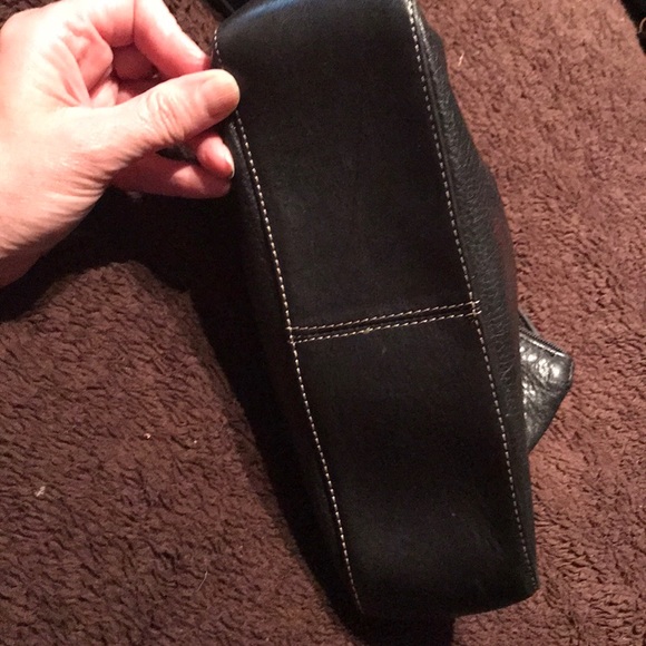 Small Reaction by Kenneth Cole handbag - Picture 3 of 4